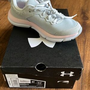 Under Armour Size 4y for girls